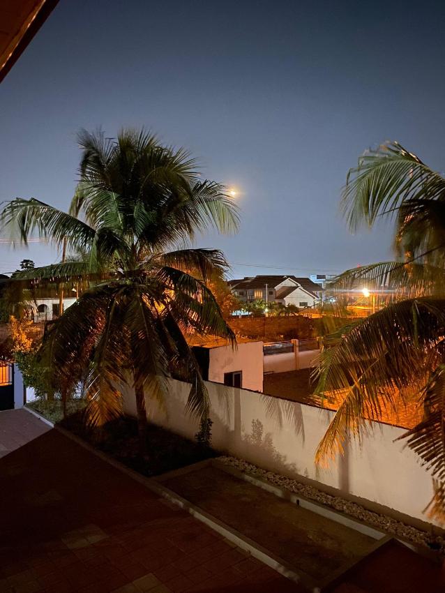 Modern Spacious Apartment with Al fresco dining