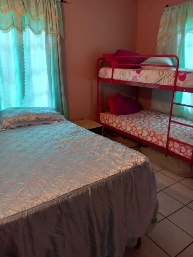 One Double Bedroom - Guesthouse - Arima