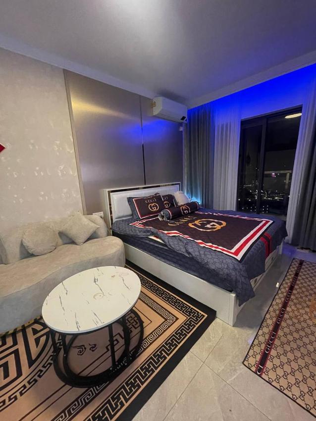 Yue Tai Studio - Riverside