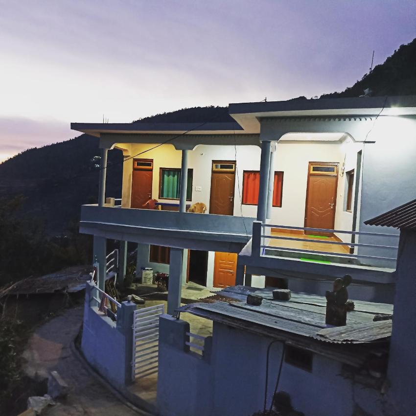 Shiva heights trek and stay.