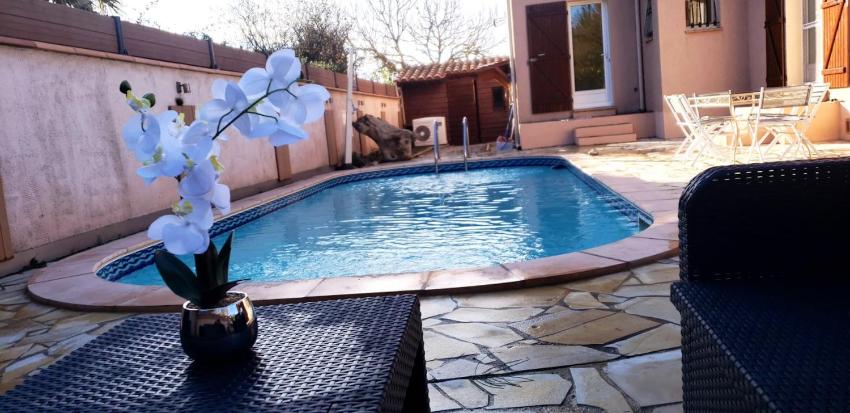 Villa de 3 chambres avec piscine privee jardin clos et wifi a Sainte Marie la Mer a 1 km de la plage