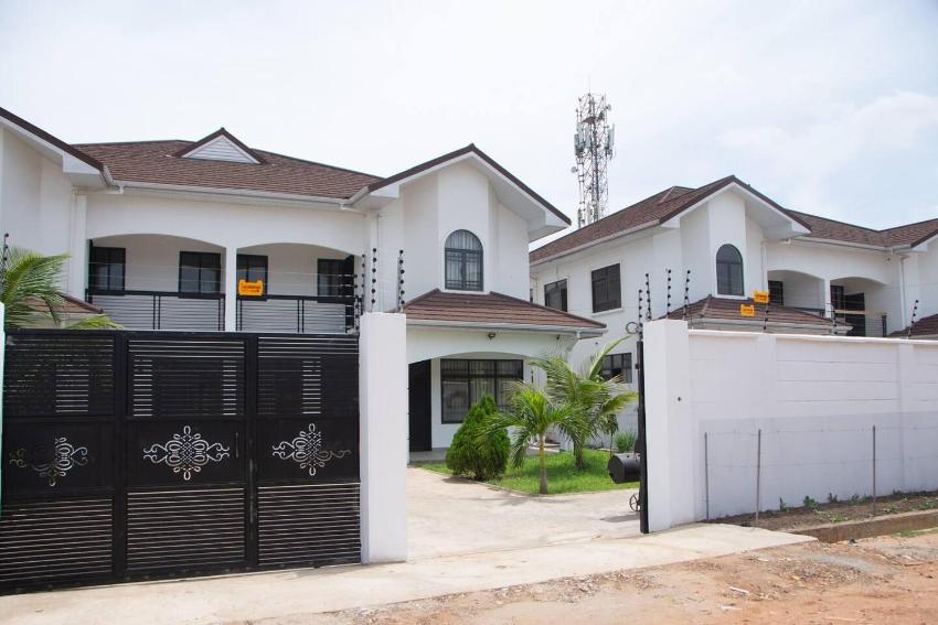 Luxuriously finished 4-Bed House in Tema Comm 25