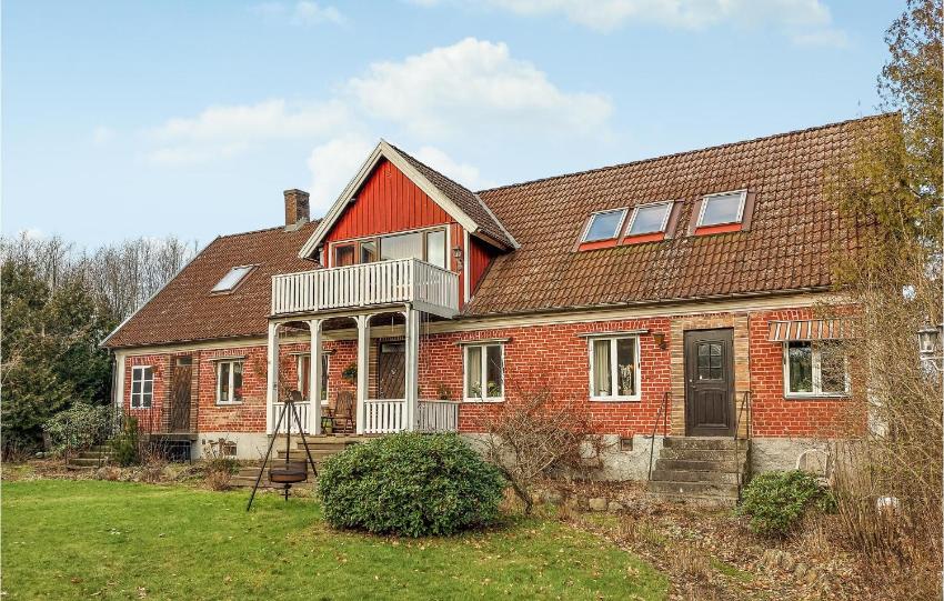 Beautiful home in Hssleholm with WiFi and 4 Bedrooms