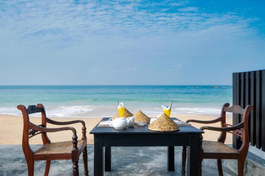 Sky Breeze Right On The Beach