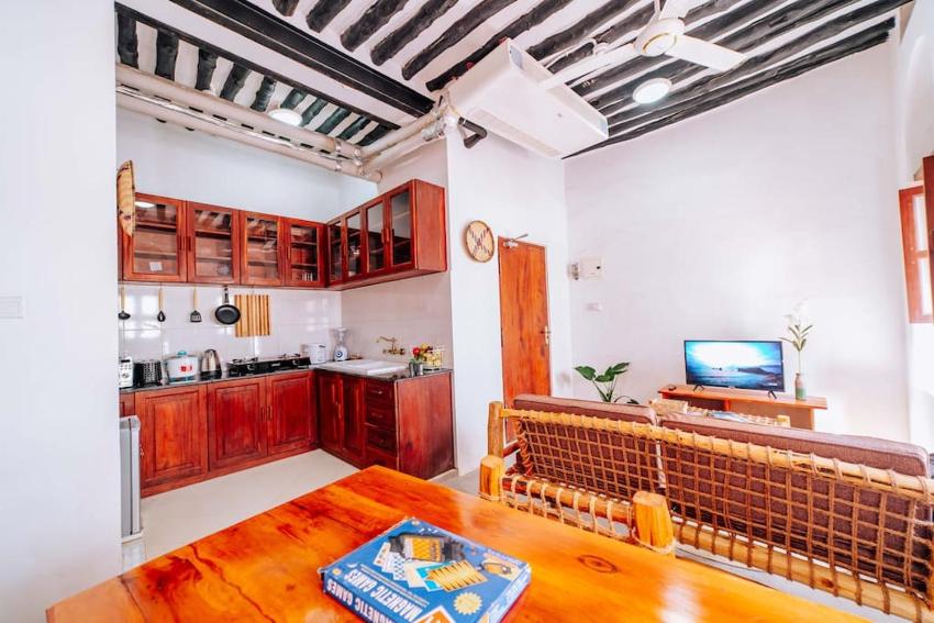 Colonel's Tours - At The Train's House Stone Town