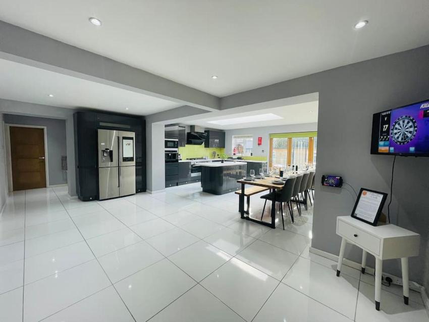 5* Luxury:Arcade, Cinema, HotTub, InteractiveDarts