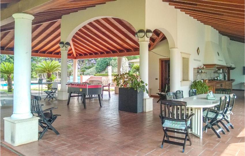 Beautiful home in Ispica with 4 Bedrooms, Private swimming pool and Outdoor swimming pool