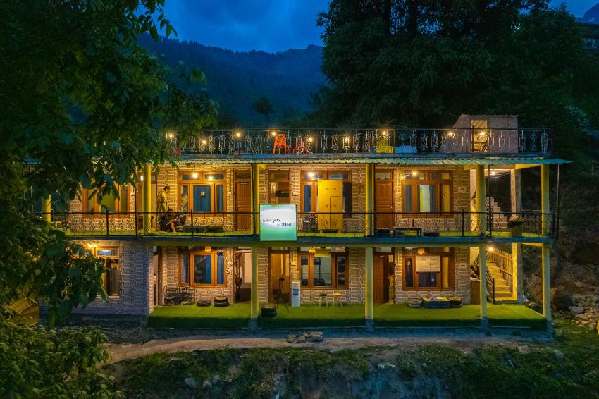 Whoopers Hostel Tosh