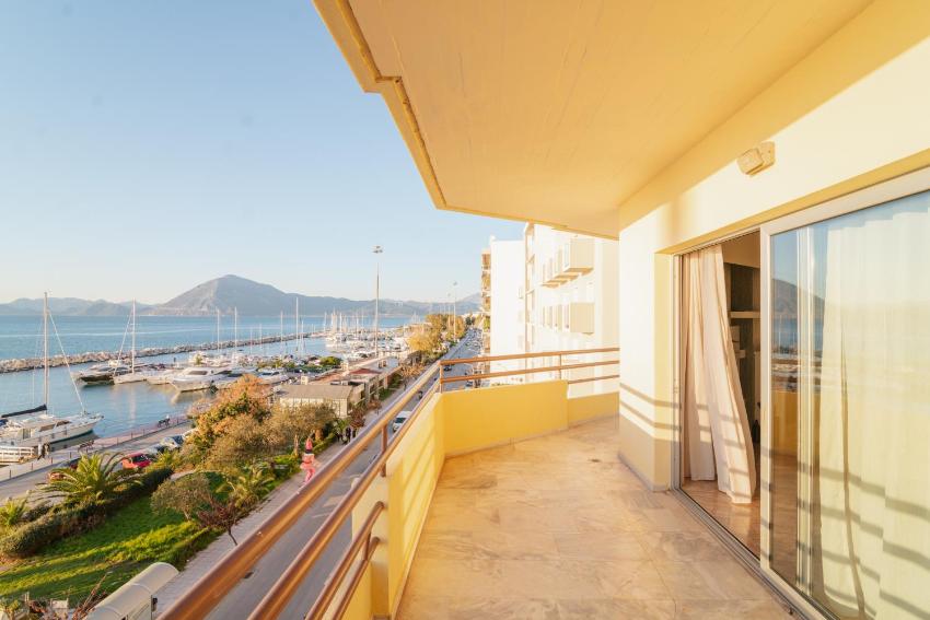 Sea Front luxury apartment