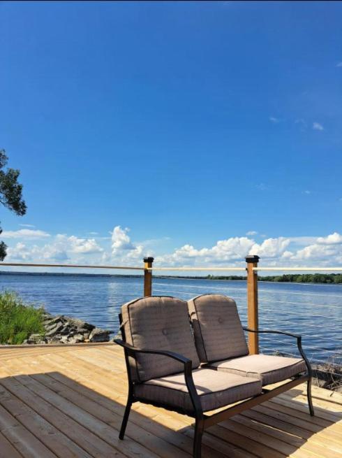 Lake house with 3 Bed 2 Bath and Firepit