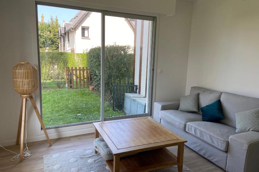 Apartment with garden at 100 m from the beach