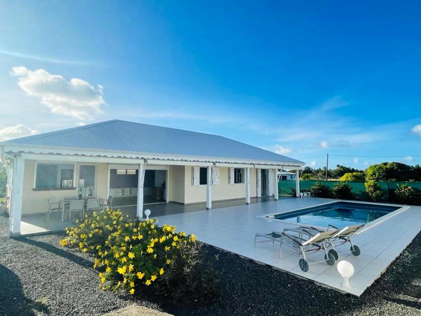 Villa de 4 chambres avec piscine privee jardin clos et wifi a Saint Francois a 1 km de la plage