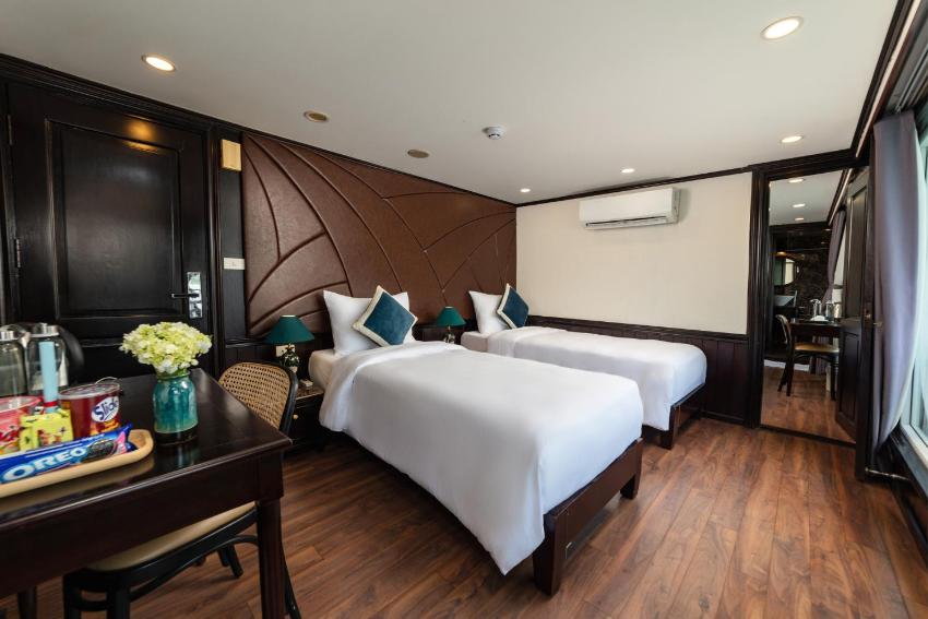 Santa Maria Cruise Halong