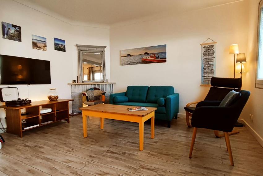 Beautifuf house 110m with terrace and games room