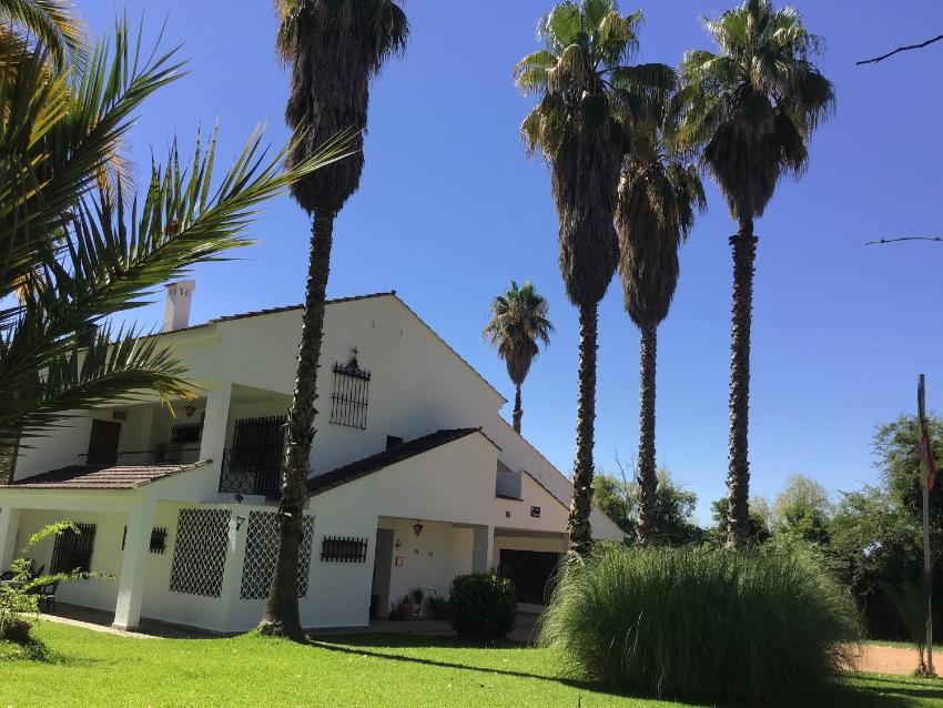 Pleasant Rural House With Pool