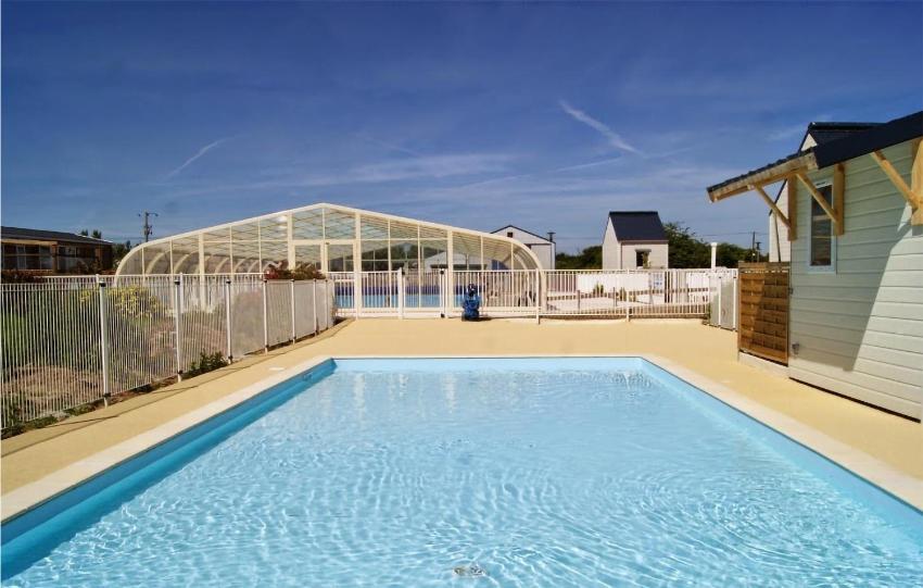 Amazing apartment in Grandcamp-Maisy with Outdoor swimming pool, WiFi and 3 Bedrooms