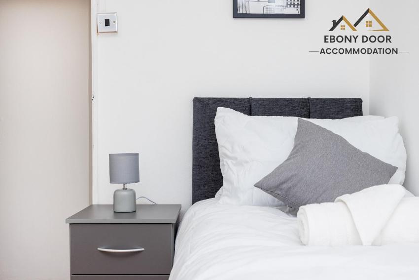 Ebony Door Serviced Accommodation Barking Riverside