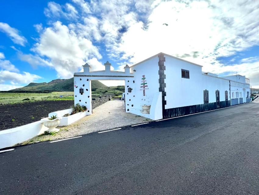 Rural House with terrace, barbeque, near Mirador del Rio