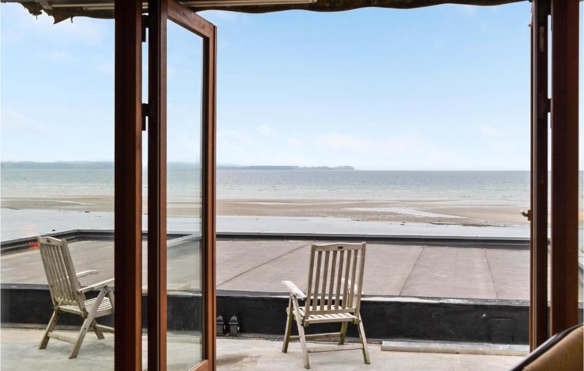 Amazing home in Eg with 3 Bedrooms and WiFi