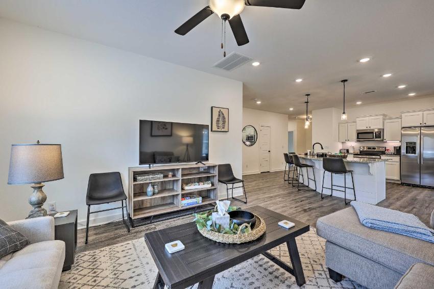 Newly Built Bella Vista Home Near Lakes