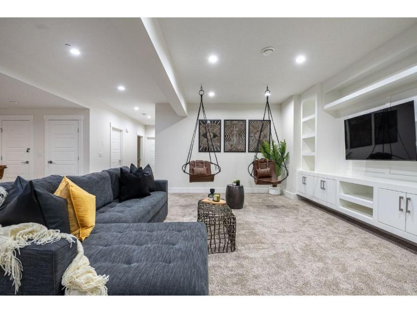 The London I Sleeps 7 Guests I Smart TV I New