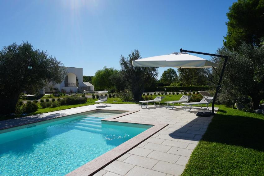 Villa piscina, pallavolo, calcetto, ping pong m660