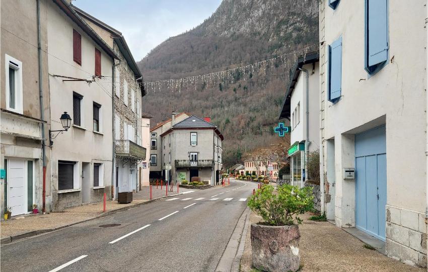 Beautiful home in Vicdessos with WiFi and 7 Bedrooms