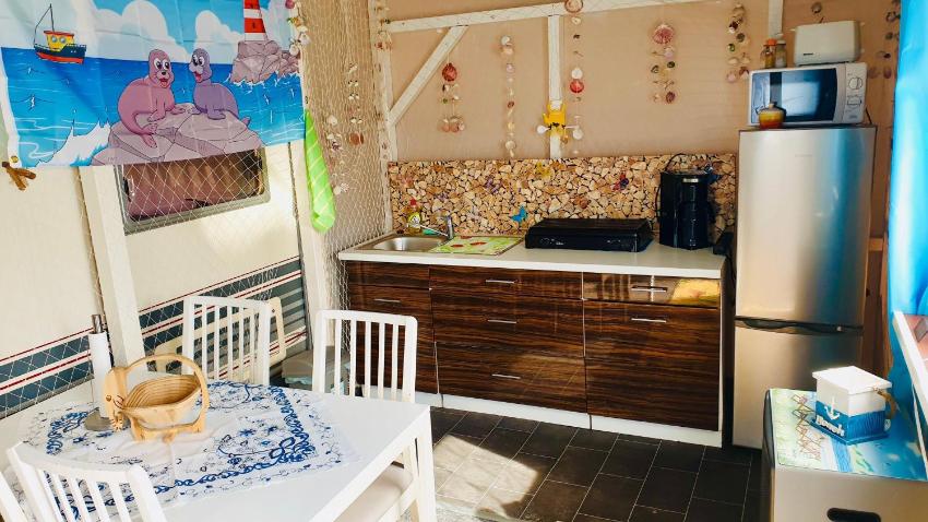 Eleganter-Wohnwagen-in-Groemitz-350m-vom-Meer-voll-eingerichtet