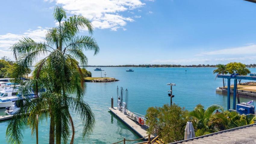 Two Storey Unit With Breathtaking Views