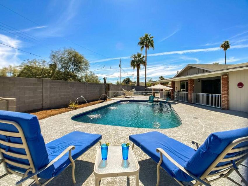 Relaxing Oasis! 5 bedroom 3 bath with Pool