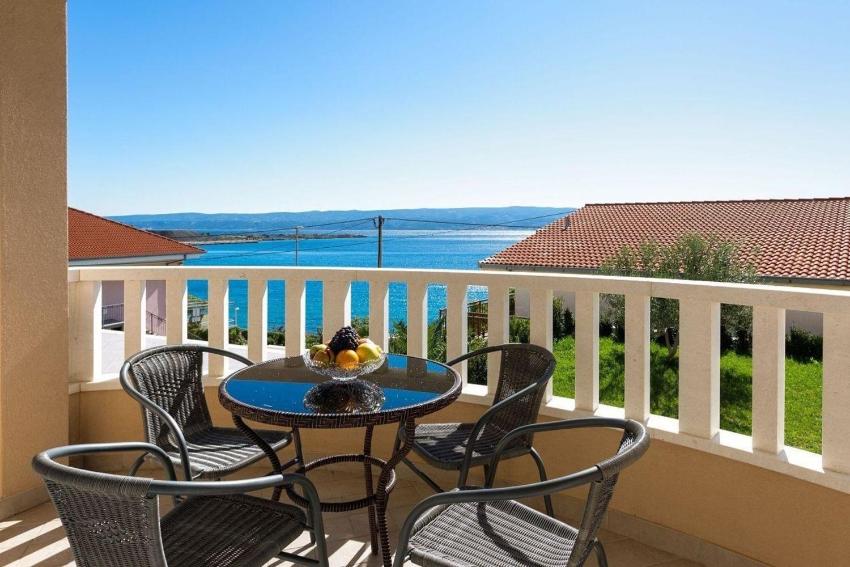 Ferienwohnung Apartmani Muše A1 mit Infinity-Pool, direkt am Meer bei Dugi Rat - Rauchverbot im gesamten Innen- und Aussenbereich