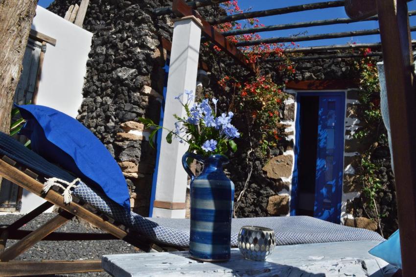 Charming & historic lava stone Finca in Uga