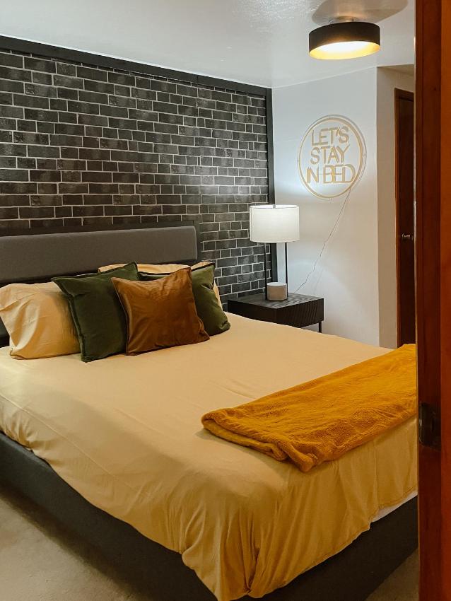 2 miles to PNC park stadium Pittsburgh's south side 3 BD house