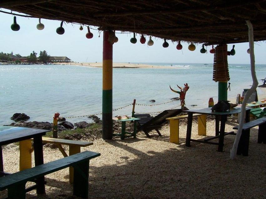 Maison de Charmes avec piscine au pied de la lagune de Somone