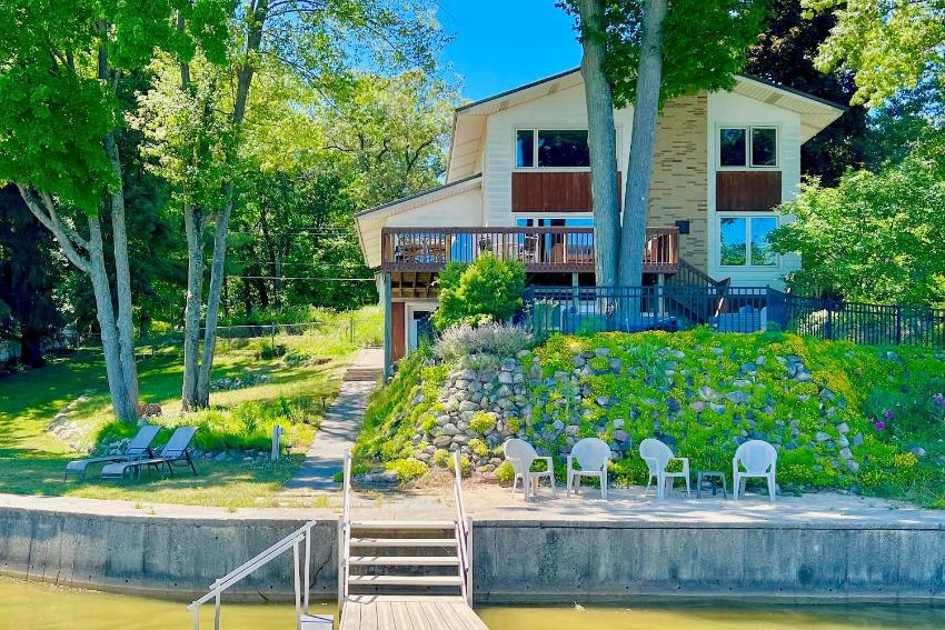Lakefront Grant Getaway with Deck and Fire Pit!