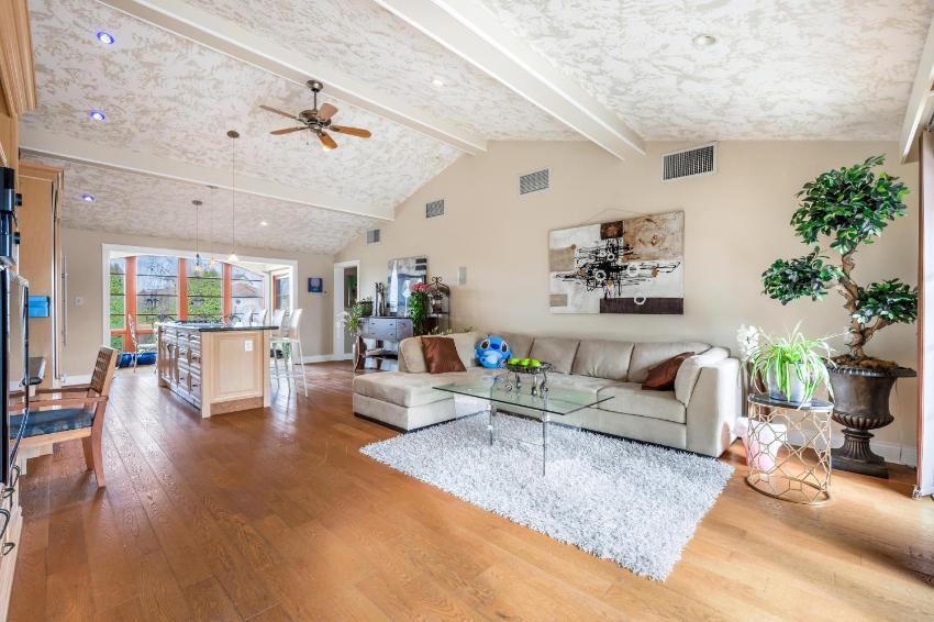 Manor landscape home in Surrey