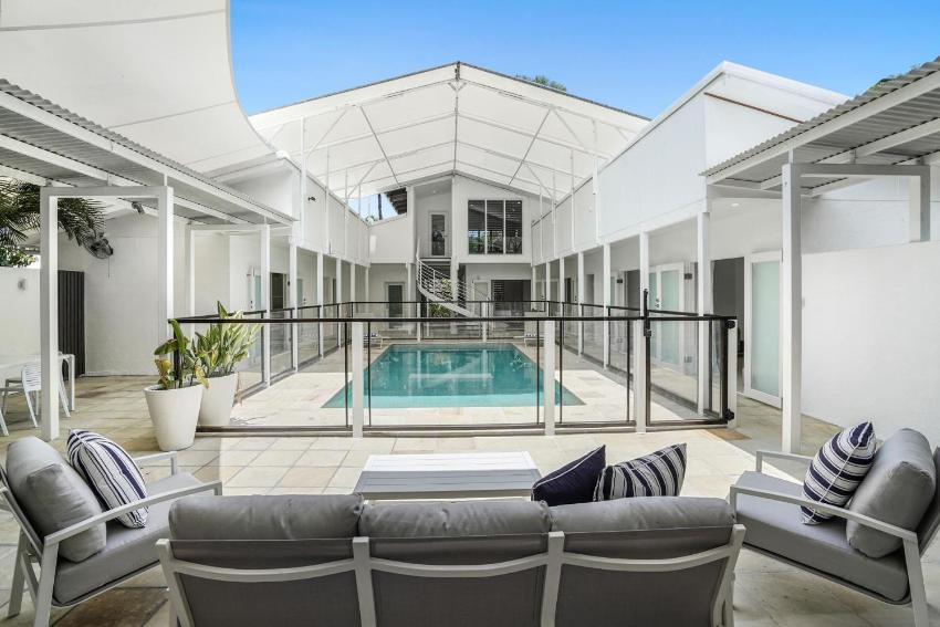 Belle Escapes - Villa Rosa, Trinity Beach