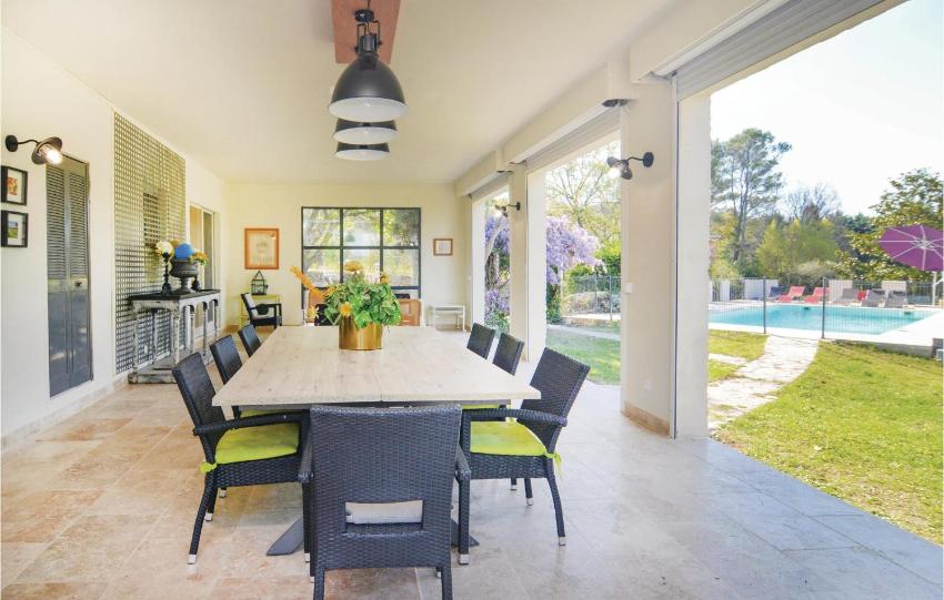 Nice home in Aubais with 6 Bedrooms, WiFi and Outdoor swimming pool