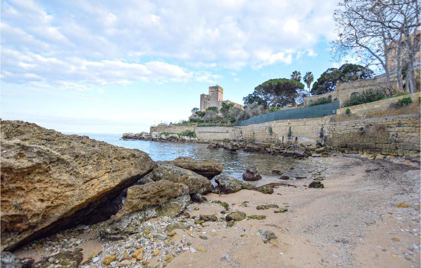 Beautiful apartment in Santa Flavia with 3 Bedrooms and WiFi