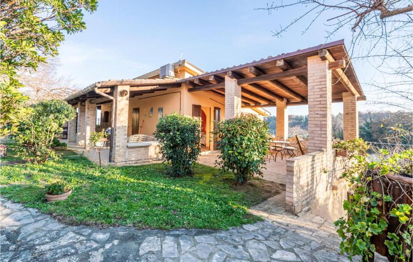 Stunning apartment in San Giovanni with Outdoor swimming pool, Jacuzzi and WiFi