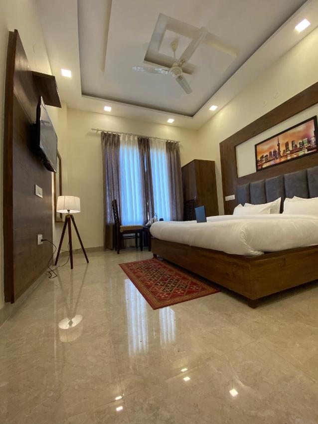 Hotel Woods Zirakpur Chandigarh