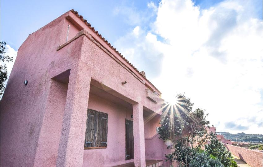 Awesome apartment in Santa Teresa di Gallur with 2 Bedrooms