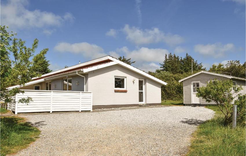 Awesome home in Ringkbing with 5 Bedrooms, WiFi and Indoor swimming pool