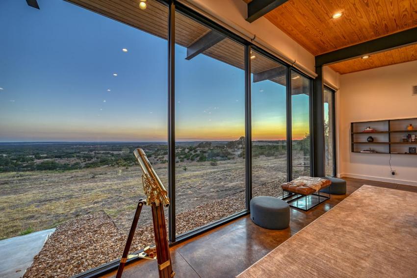 Beautiful Hill Country Views! Pool and Hot Tub!