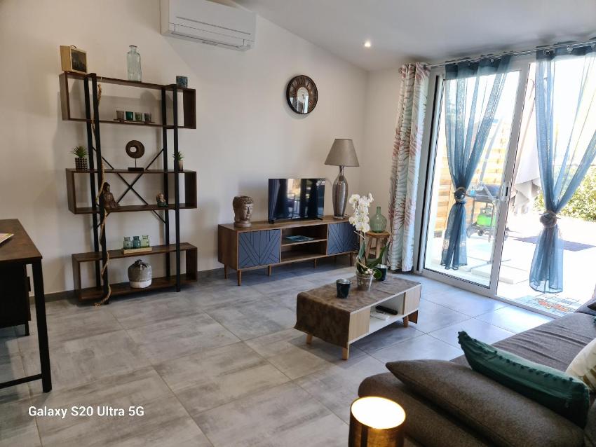 MAS GABELYS propriété privée avec parking ds jardin clos et terrasse avec superbe vue ste Victoire