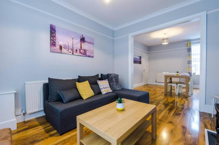 Anfield House 2 bedroom 2 Mins from Anfield Stadium Sleeps 7