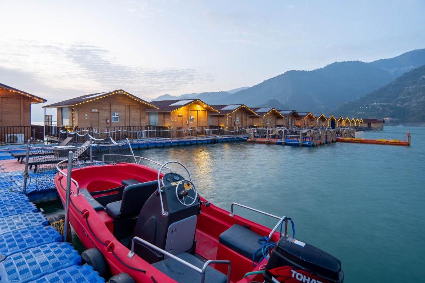 Le ROI Floating Huts & Eco Rooms