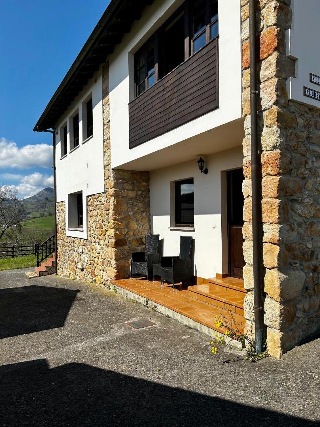 Casa y Apartamentos La Maestra