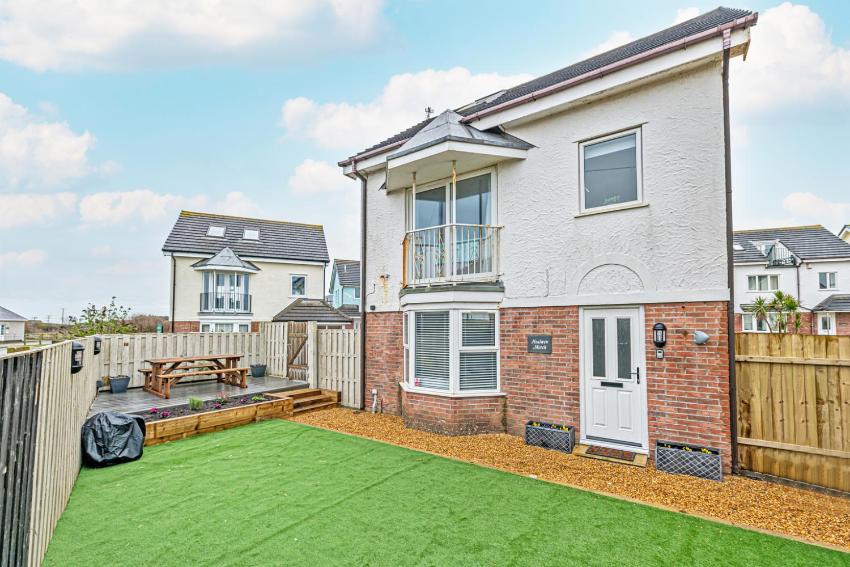 Residential Estates Three Bedroom Family Beach House