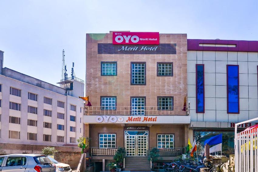 Super OYO Merit Hotel